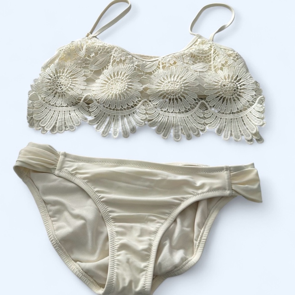 Jessica Simpson cream bikini set Size L bottom and size small top